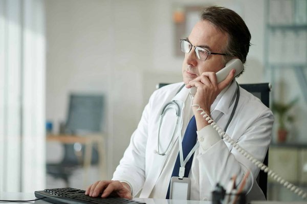 Médecin de garde à Perpignan : il peut intervenir la nuit ou pendant les jours fériés